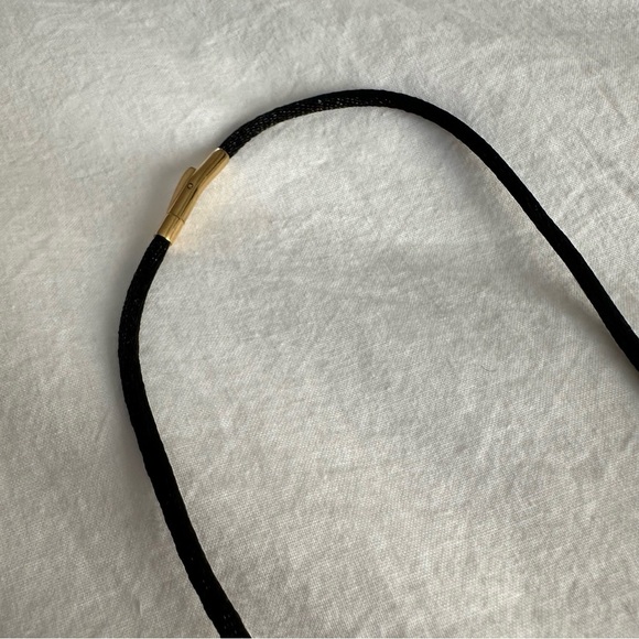 Sajen Vintage Heart Designer Pendant on Black Silk Cord - Picture 11 of 12